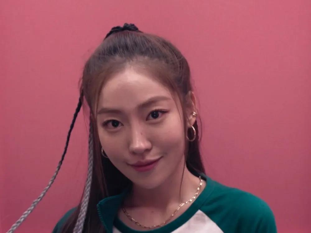 꿀벌녀 송지우.jpg