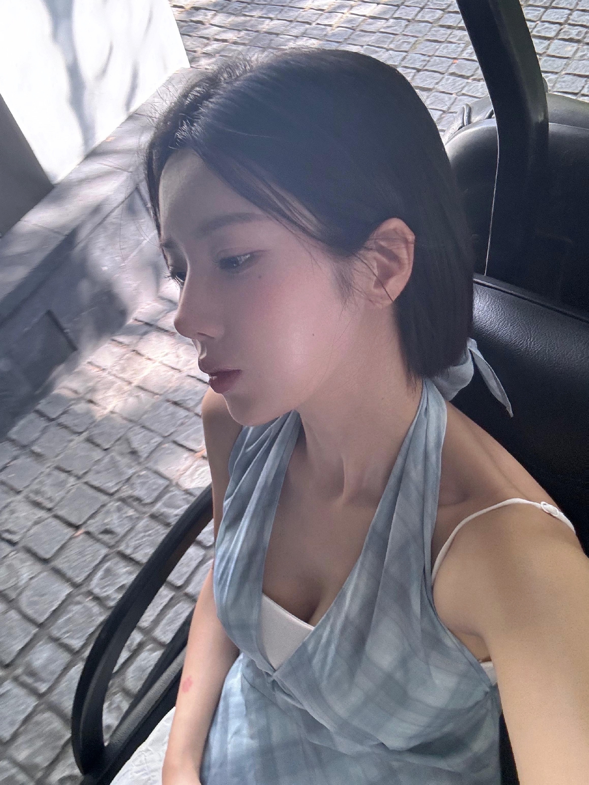 해외여행 가서 요가하는 권은비 김민주 쫀쫀한 레깅스 몸매 가슴골