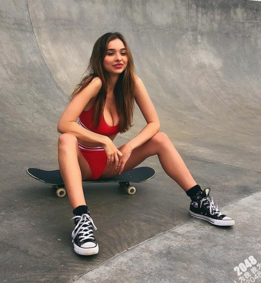 Sophie Mudd, 베이비 페이스와 왕가슴으로 10대 때부터 탑모델