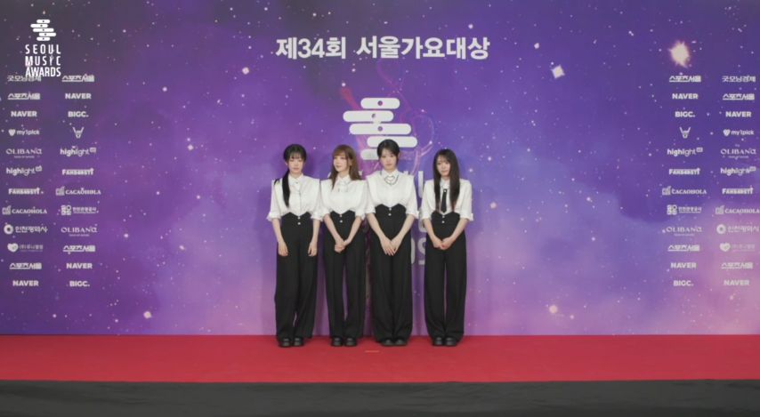 긴장한 QWER  서가대