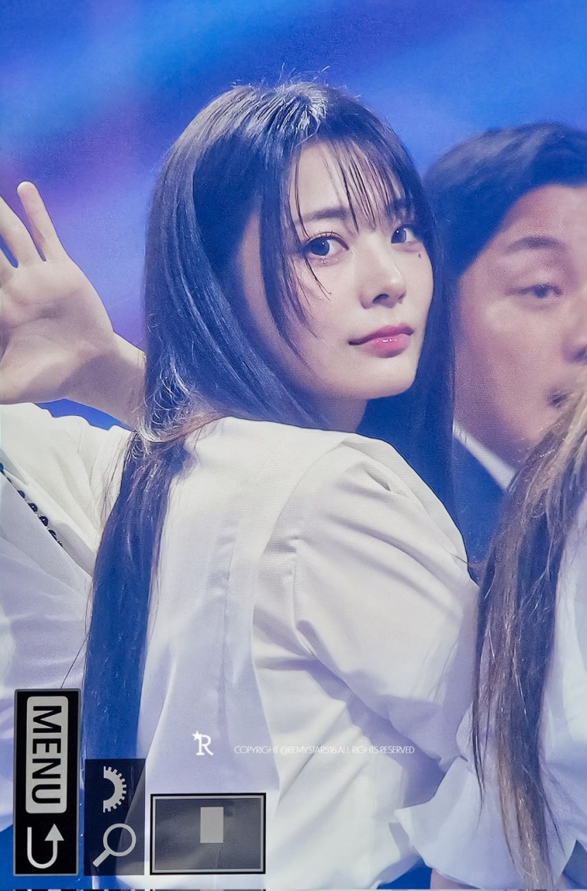 QWER 시연 쵸단 떄리는 짤.ㅋㅋㅋ