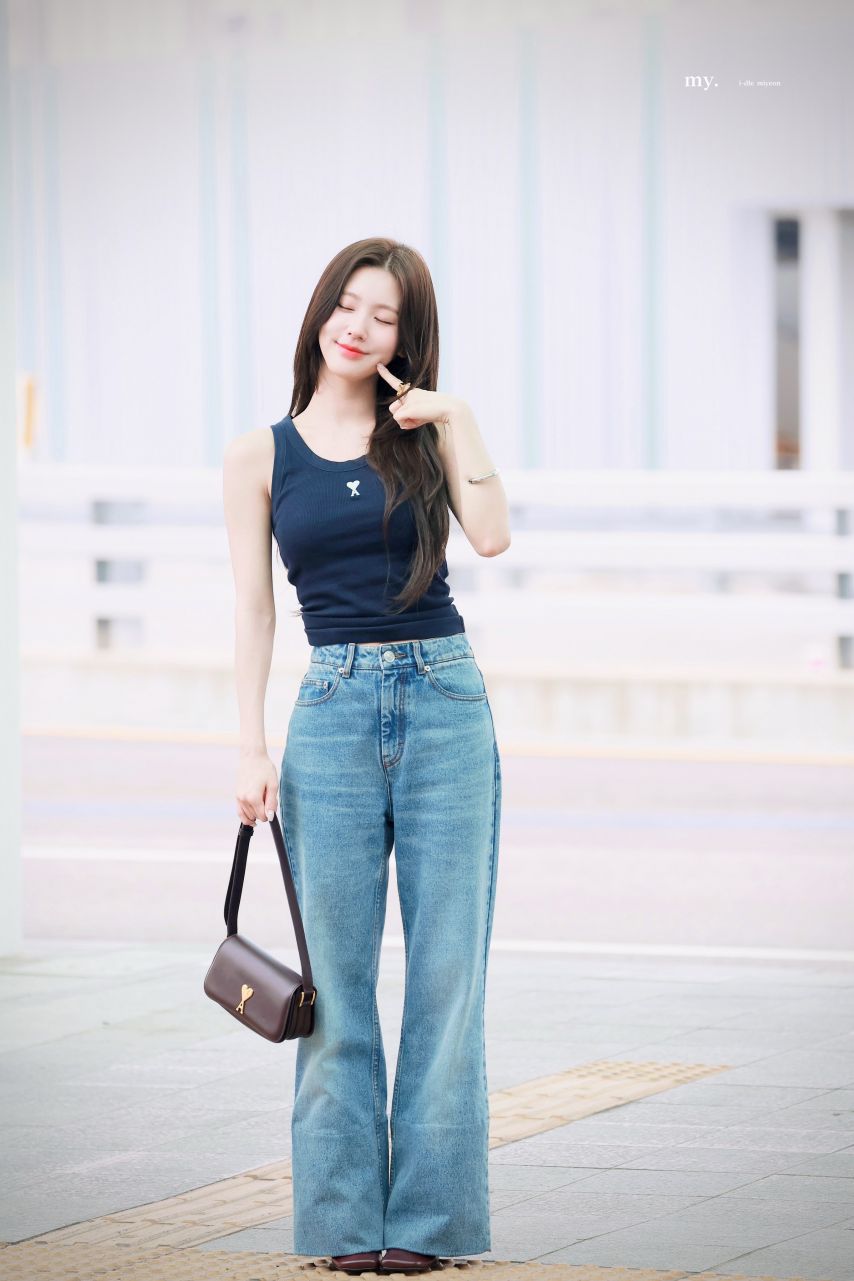오늘자 출국하는 미연 (아이들)