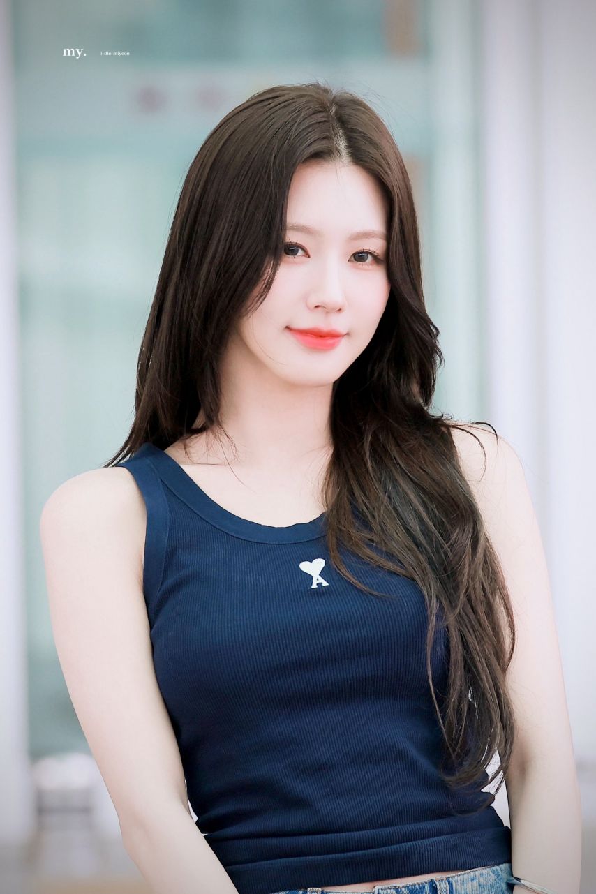 오늘자 출국하는 미연 (아이들)