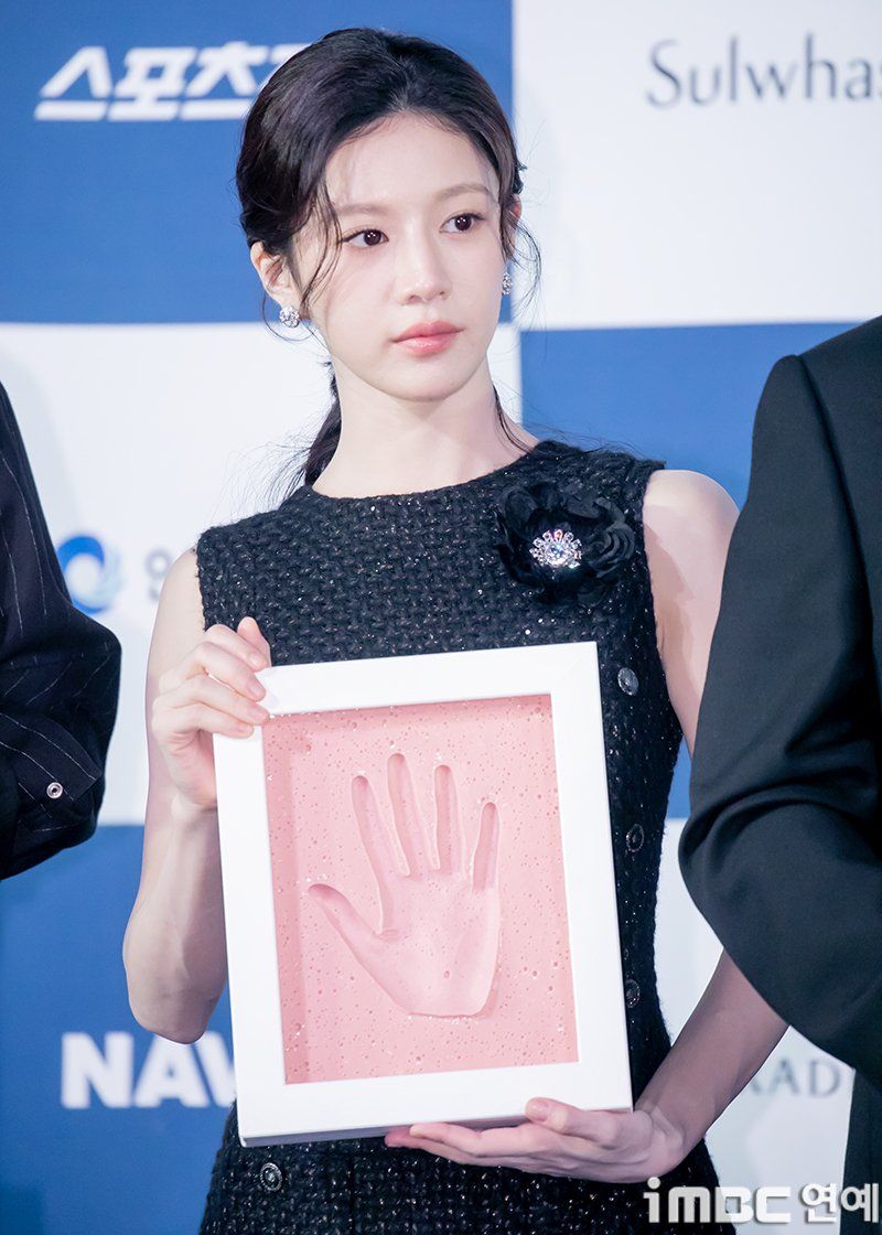 고윤정 청룡시리즈어워즈 핸드프린팅