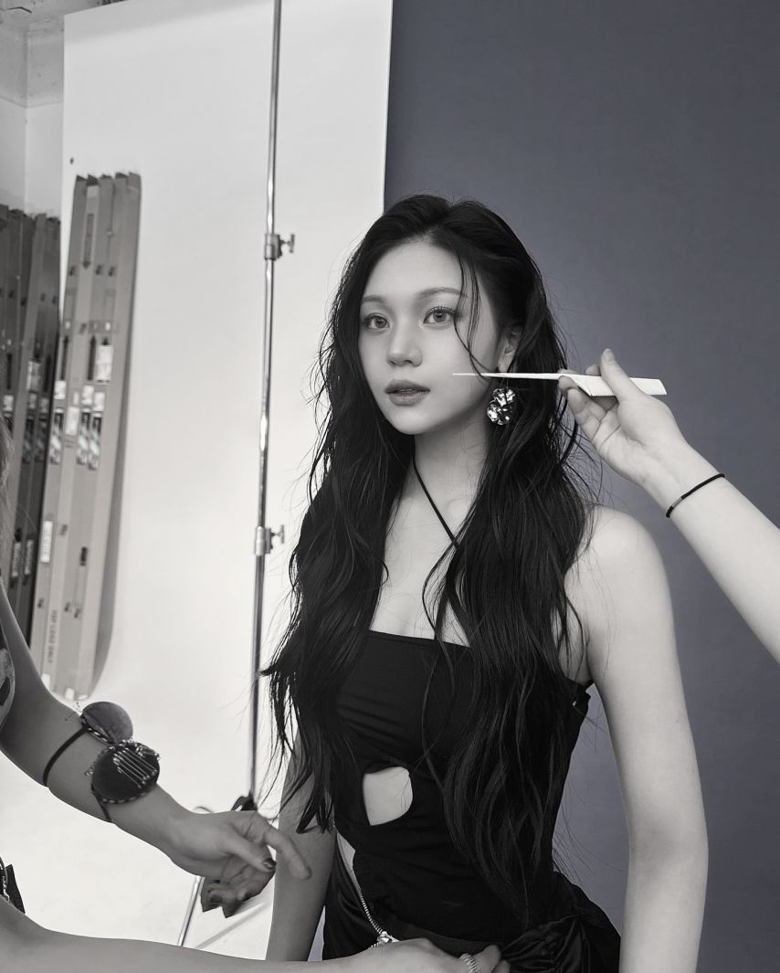 은하_ 신비_ 엄지 VIVIZ비비지 인별_ 신비 241116