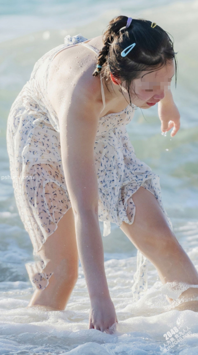 묵직한 중력이 느껴지는 비키니 폼
