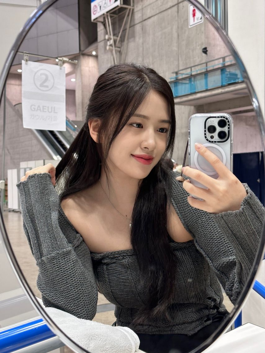 셀카찍는 아이브 안유진