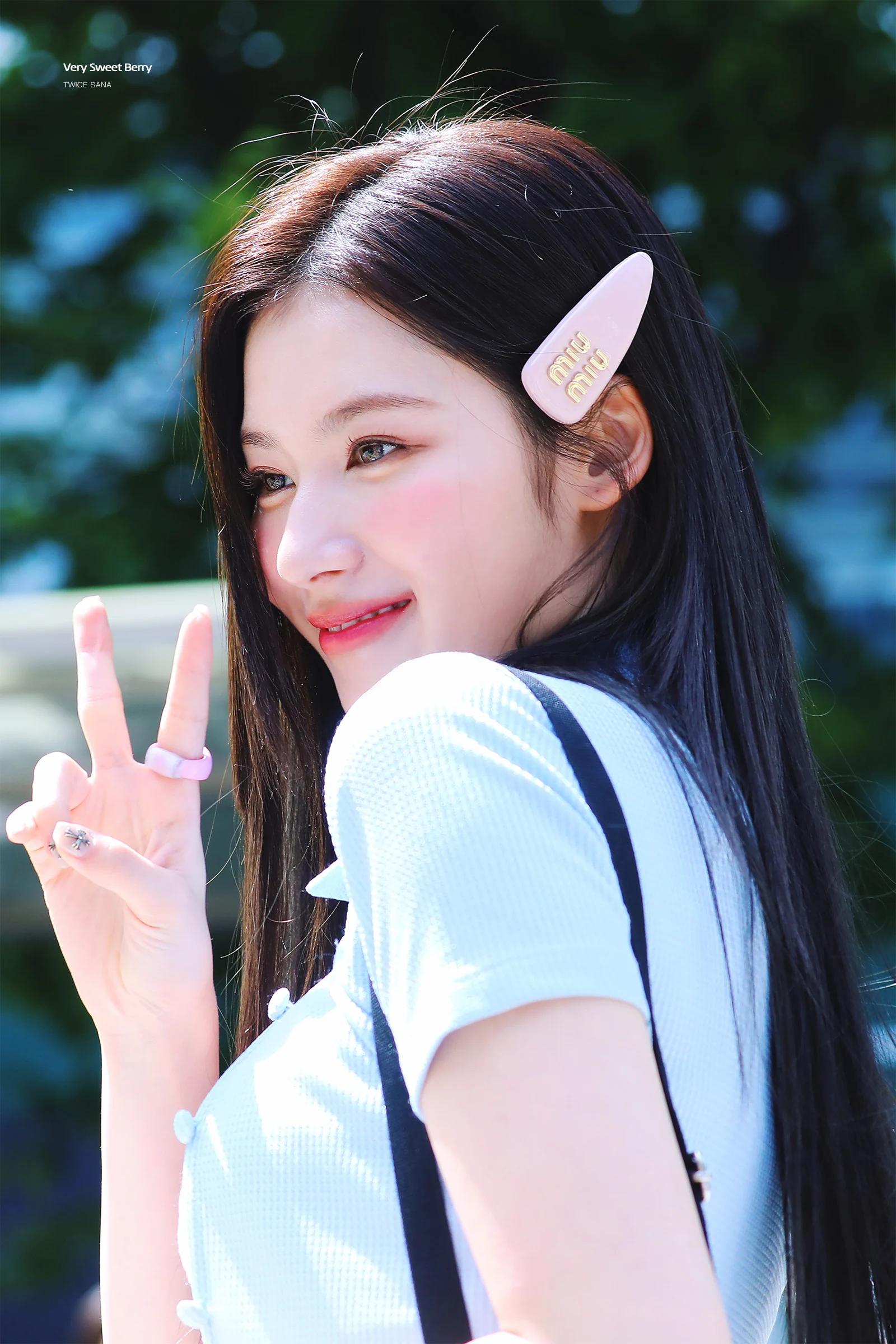 러블리한 청량미모 트와이스 사나