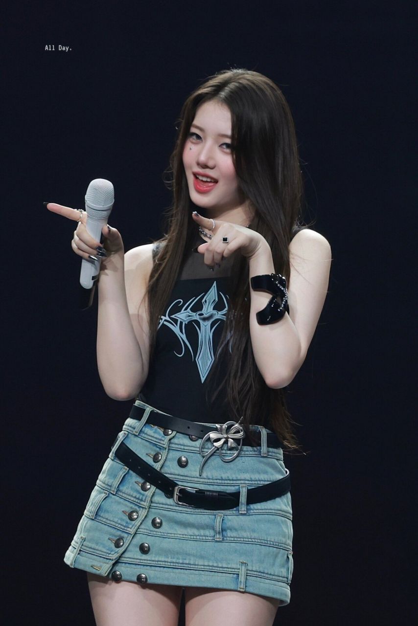 베이비몬스터 로라