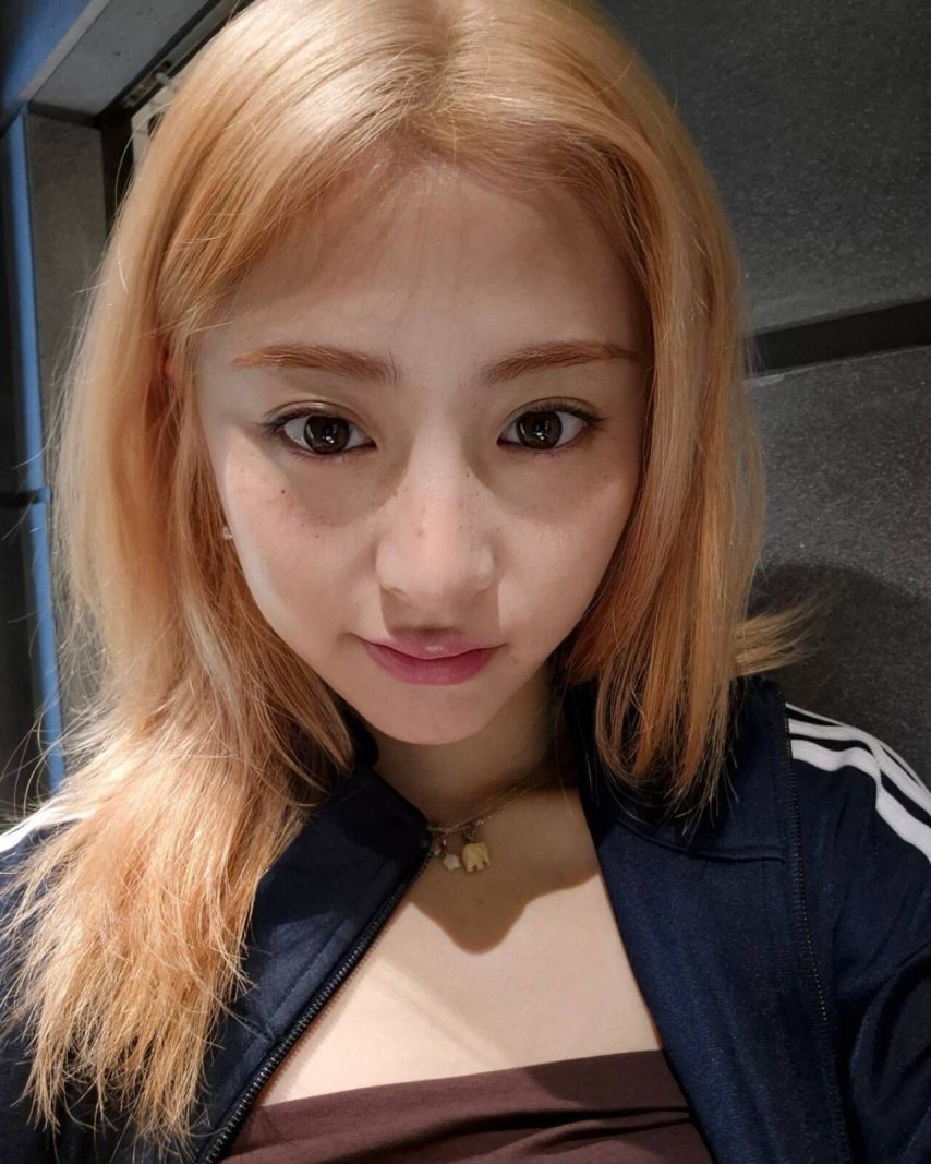 르세라핌 윤진