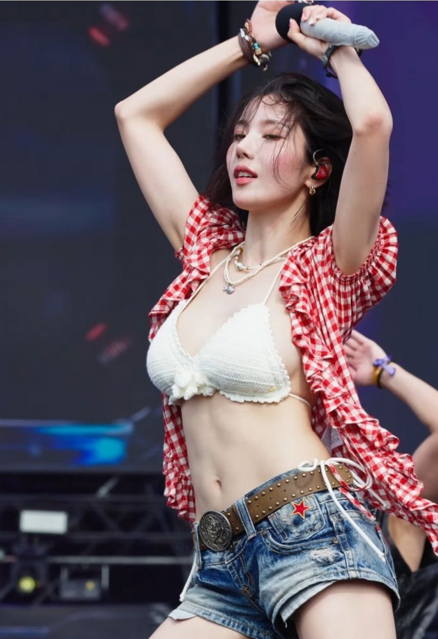 핫한 권은비 워터밤 사진