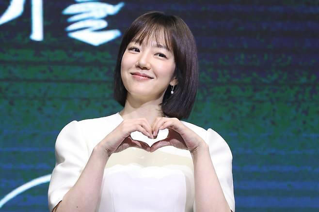 임수정 흰원피스 검스