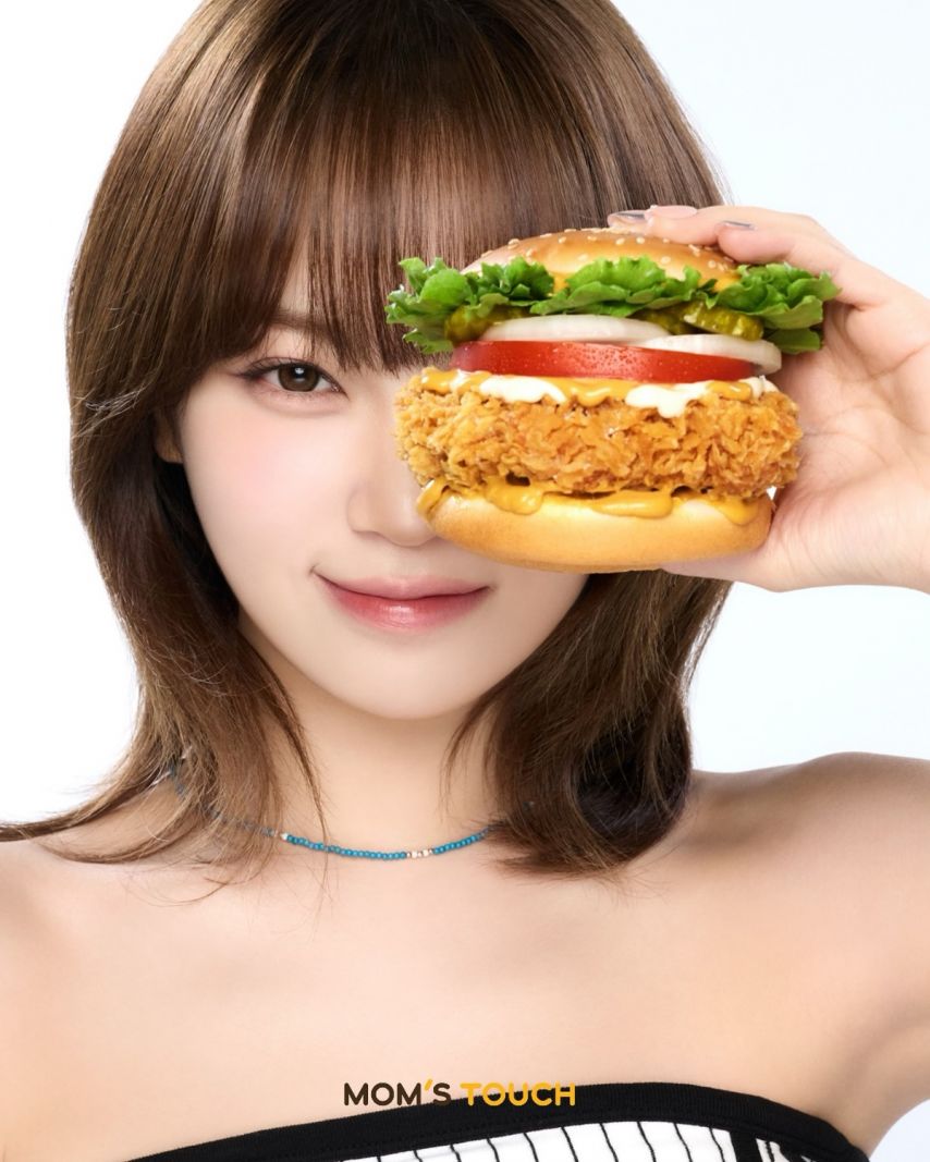 오늘자 공개된 르세라핌 맘스터치 NEW 광고사진.JPG