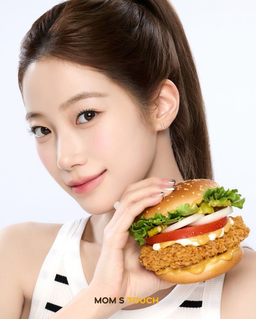 오늘자 공개된 르세라핌 맘스터치 NEW 광고사진.JPG