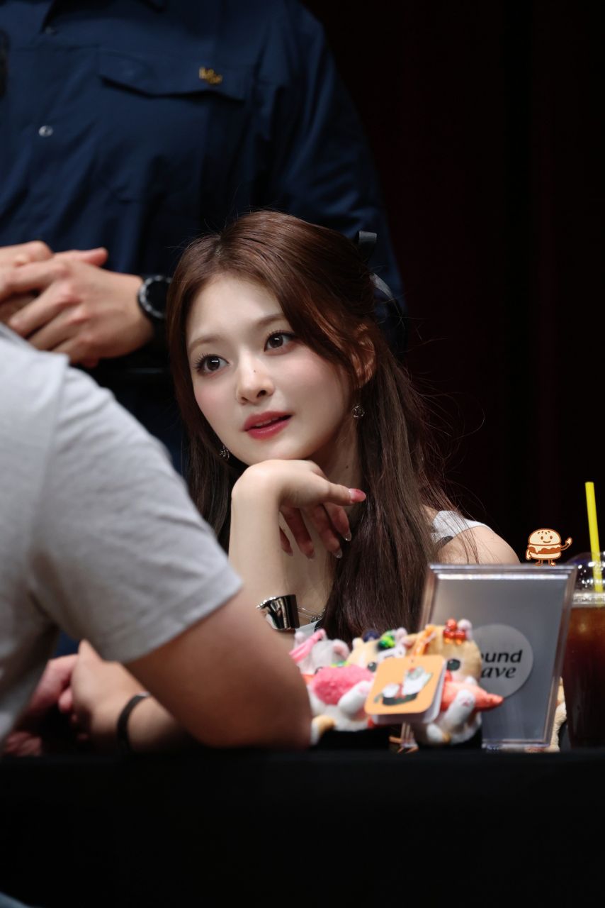 프로미스나인 이나경