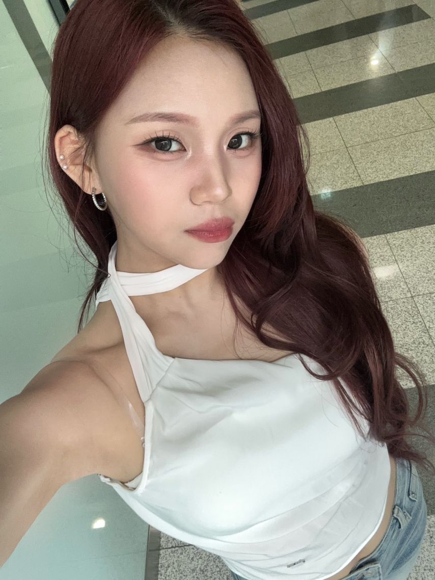 VIVIZ 엄지