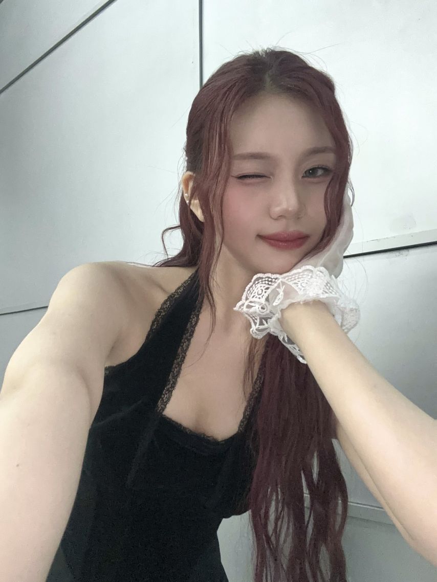 VIVIZ 엄지