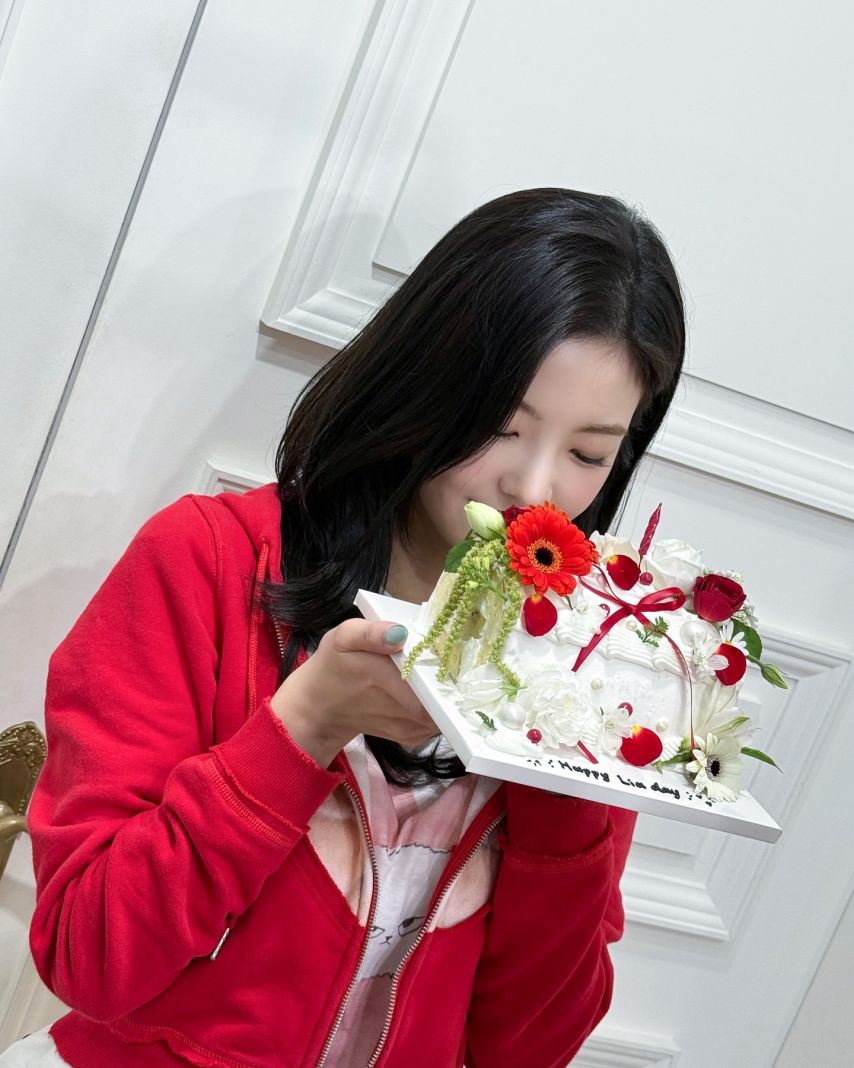 ITZY 리아 생일