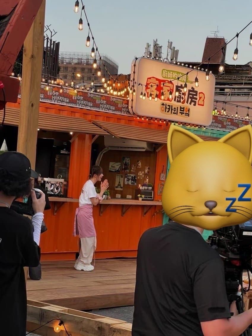 QWER 기타즈 대만 하카의부엌 촬영