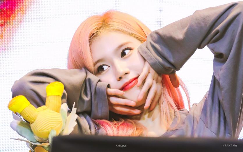 트와이스 사나