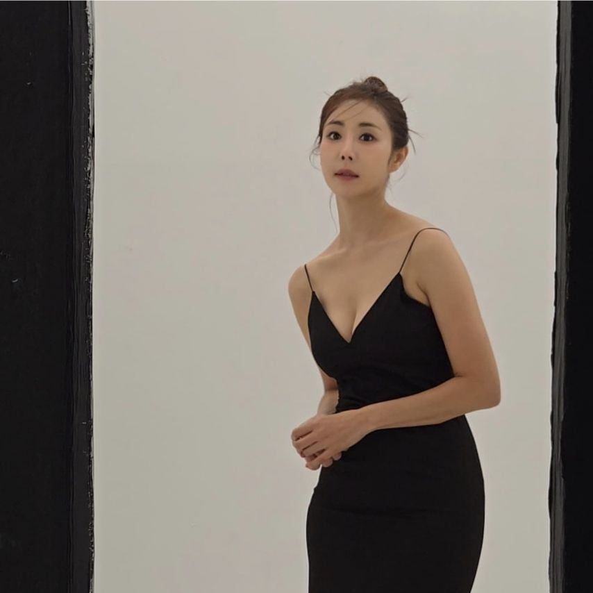 배우 한다감(구 한은정) 드레스 가슴골