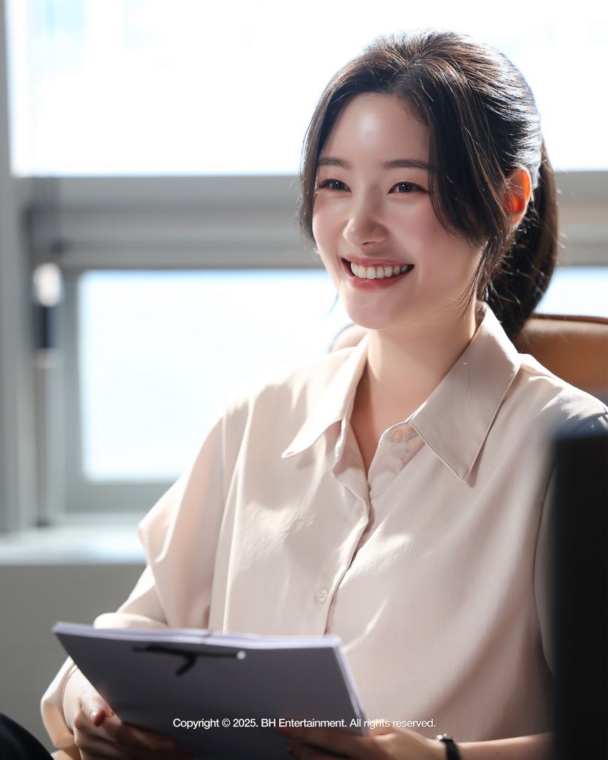 정채연 에스콰이어 비하인드