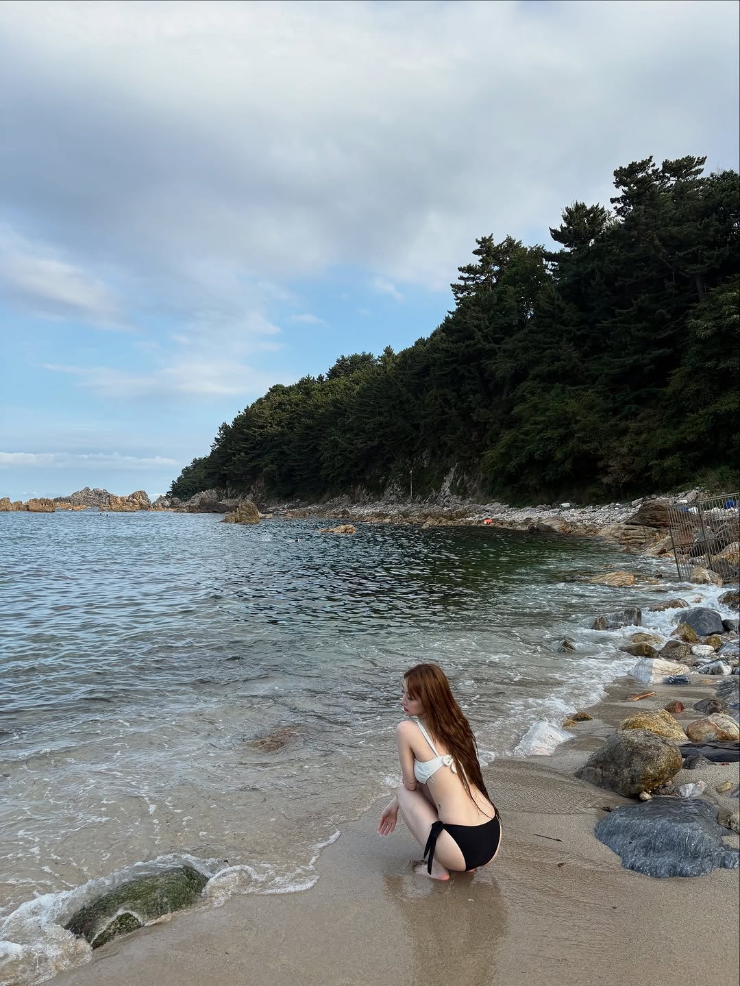 흰+검 비키니, 체크 수영복 입은 루셈블 여진 가슴골 Y존 레전드