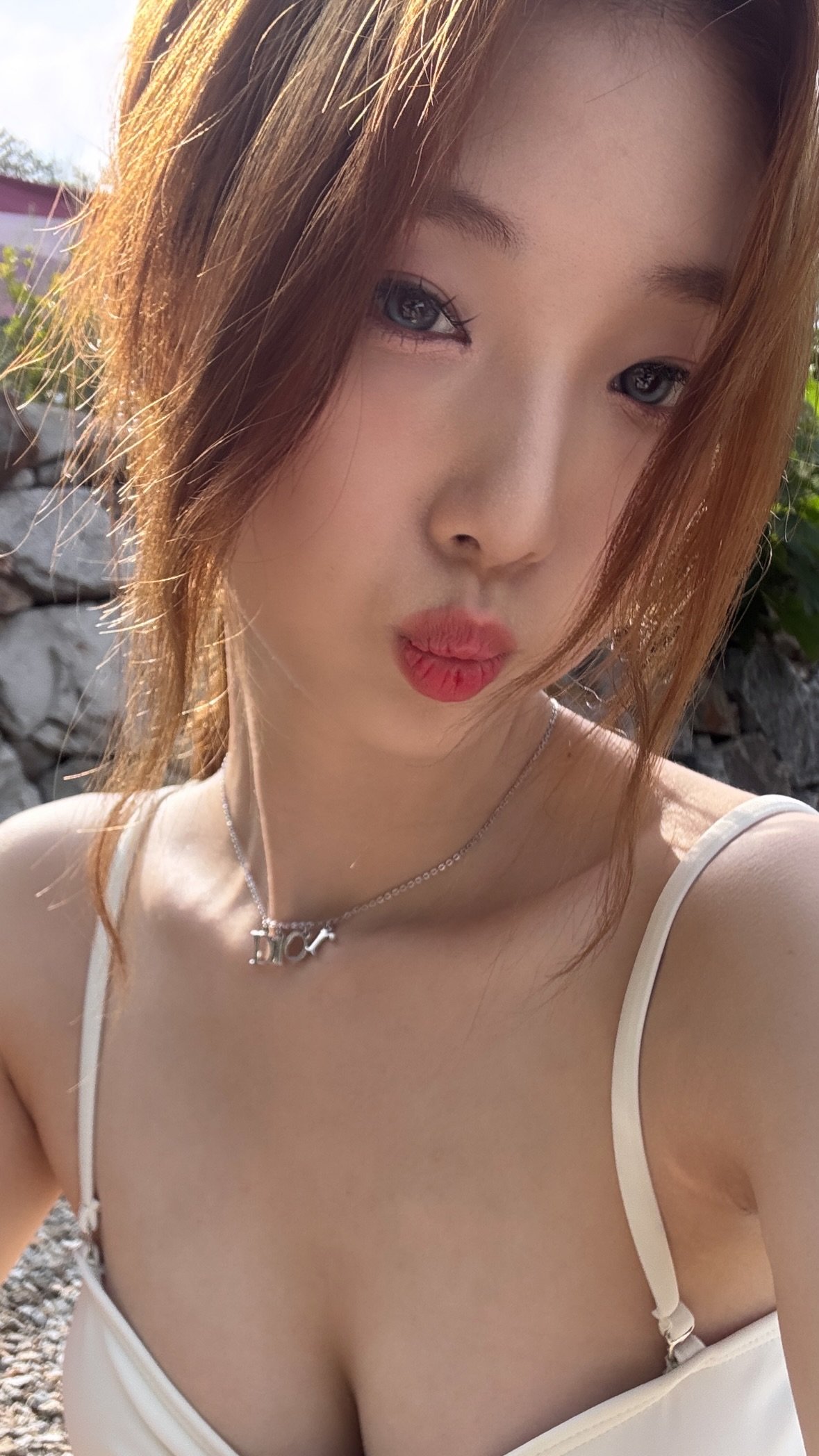 흰+검 비키니, 체크 수영복 입은 루셈블 여진 가슴골 Y존 레전드
