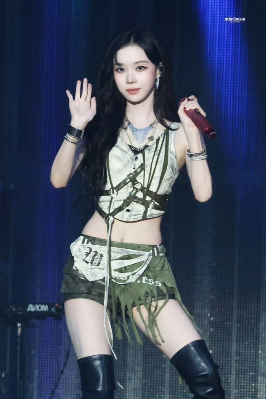 오사카 썸머소닉 에스파 윈터 매끈한 허리라인