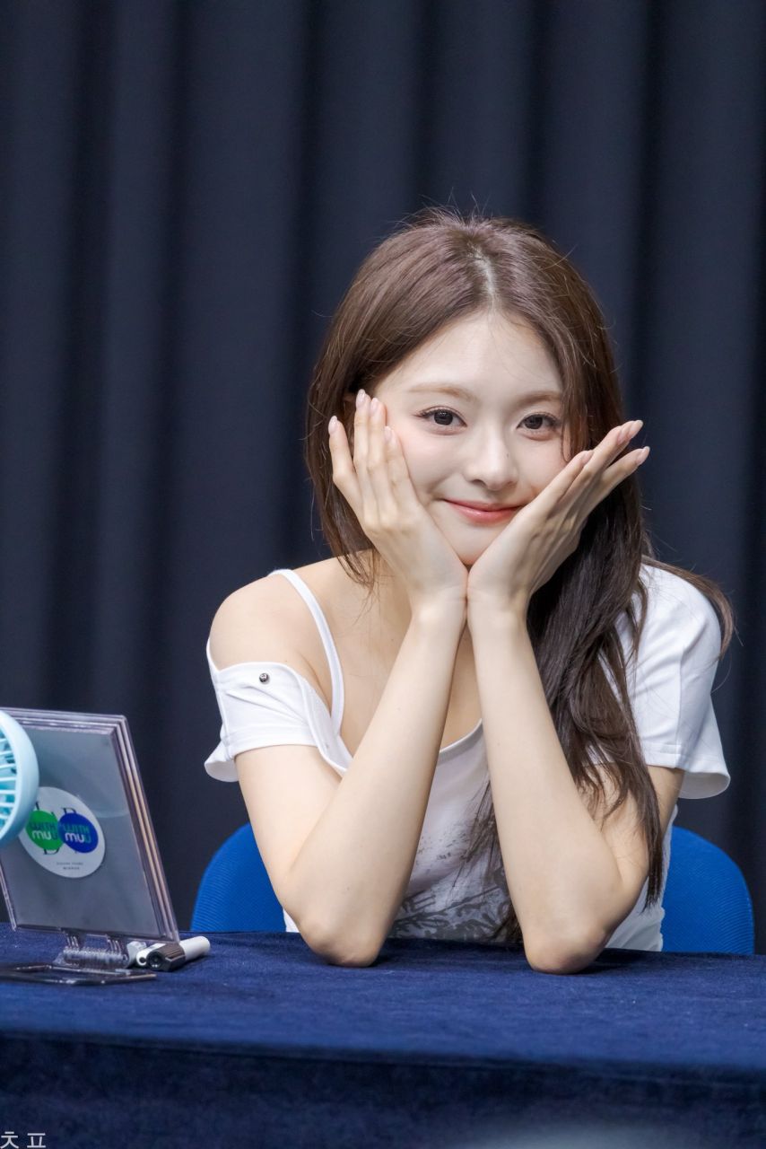 프로미스나인 이나경