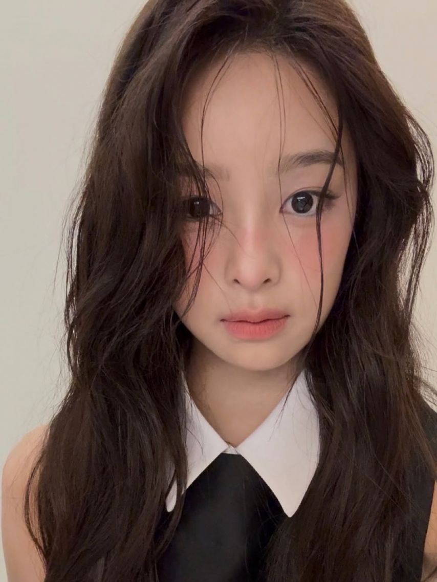 앳하트 나현, 봄, 미치