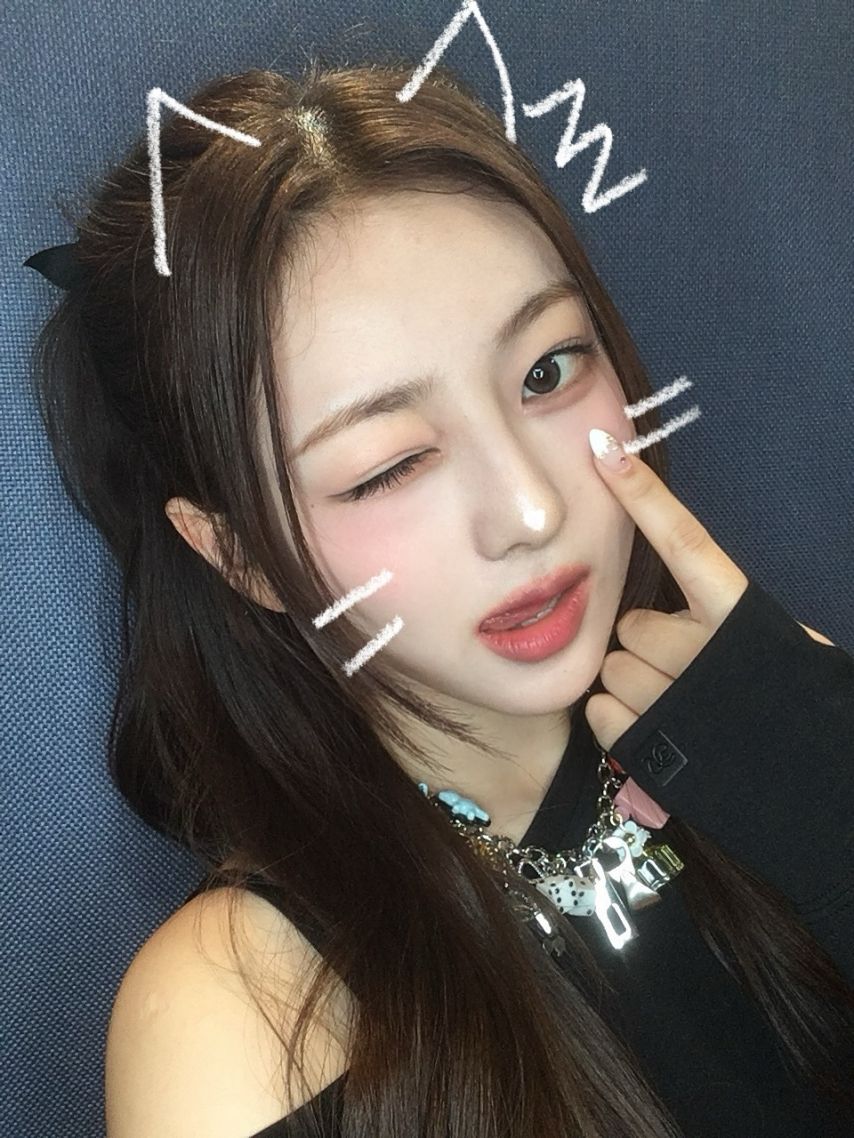 앳하트 봄, 서현, 아린