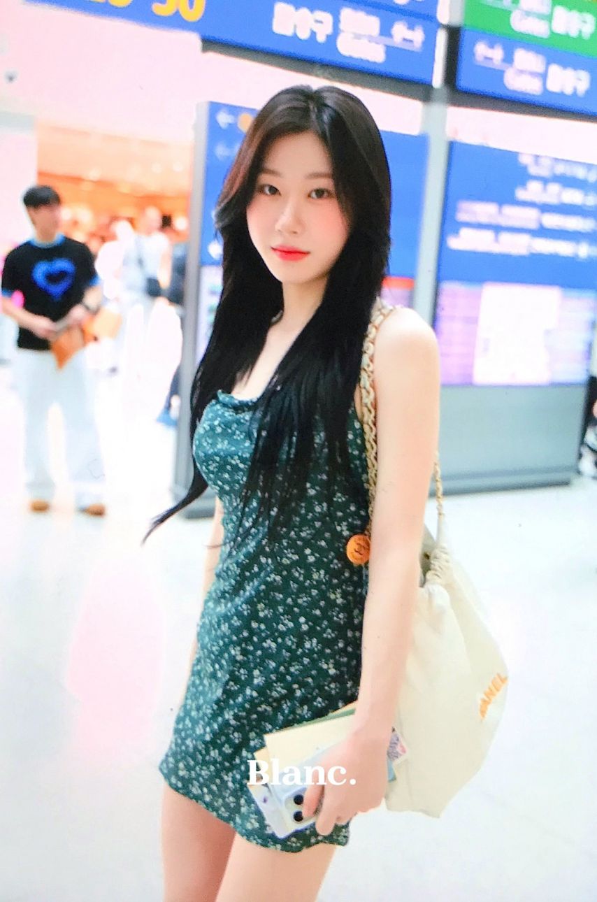 오늘자 있지(ITZY) 채령 출국.jpg