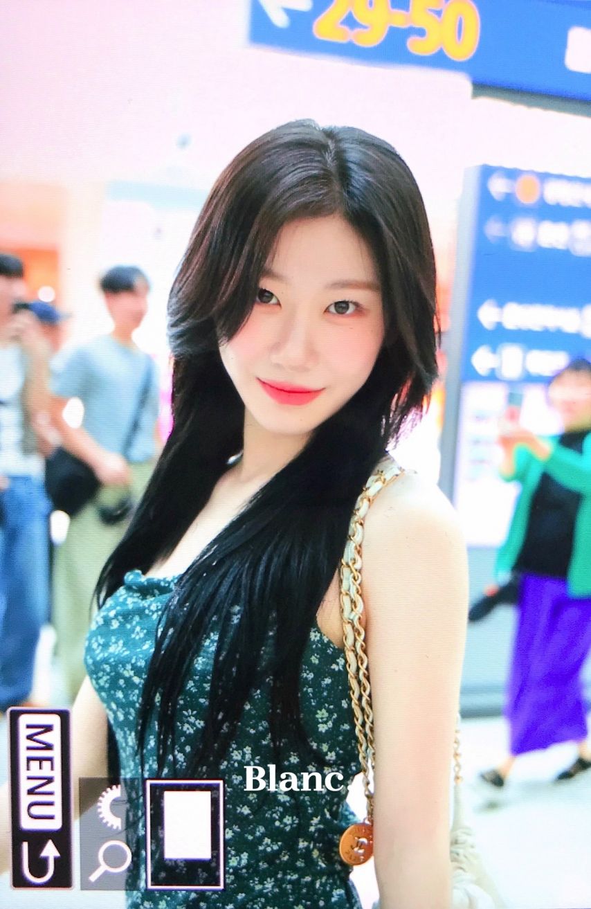 오늘자 있지(ITZY) 채령 출국.jpg