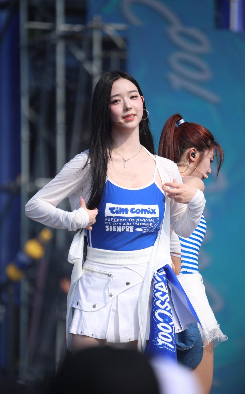 [카스쿨] 트리플에스 김채연 김유연 파란 끈나시 묵직한 가슴