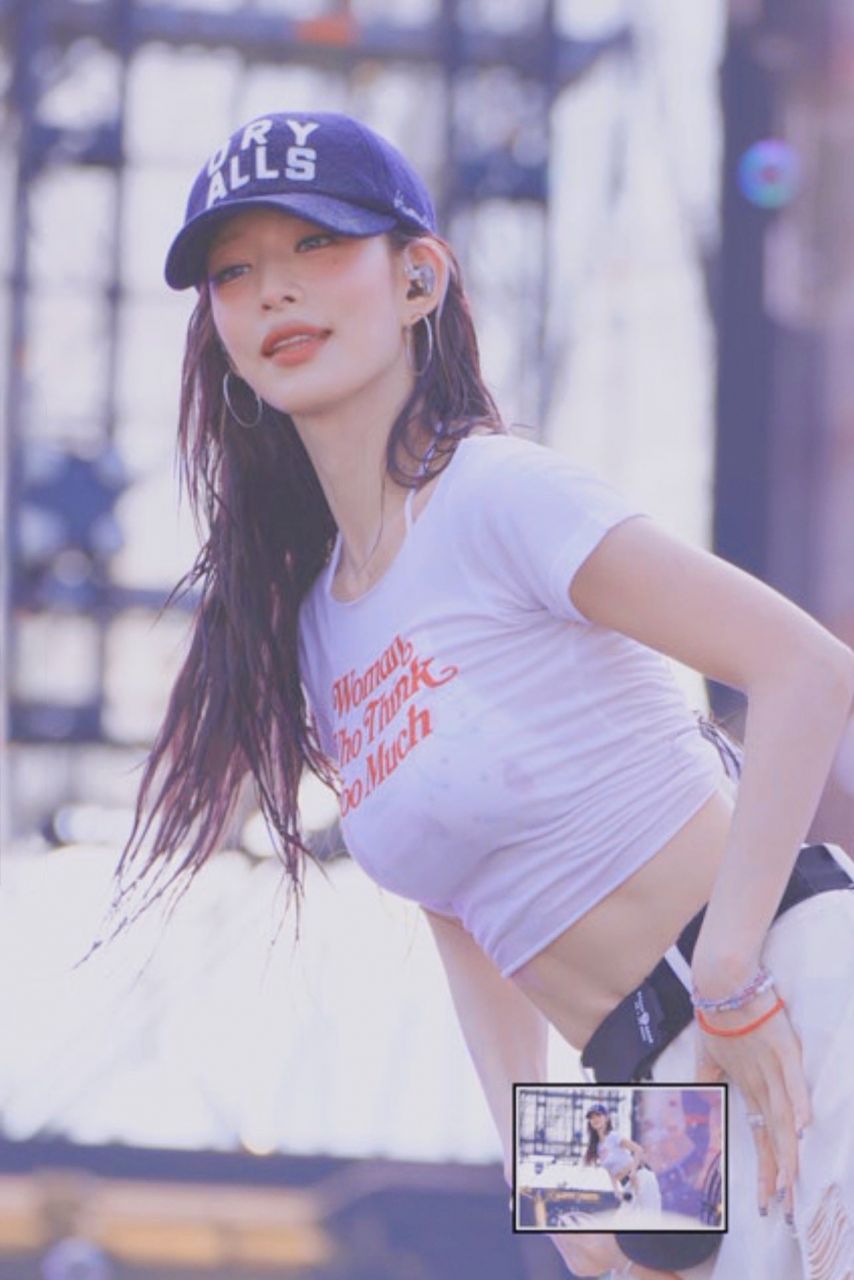 안에 입은 비키니가 살짝 비치는 속초 워터밤 프로미스나인 이채영