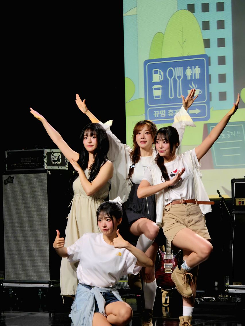 QWER 축구회 ㅋㅋㅋ
