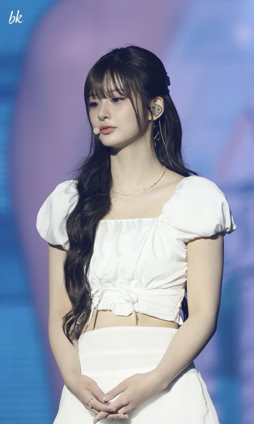 엔믹스 설윤 청순한 미모.jpg