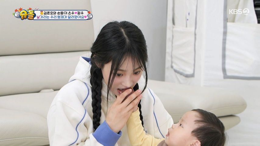 애기가 주는, 고구마 먹은 뉴진지 민지 표정