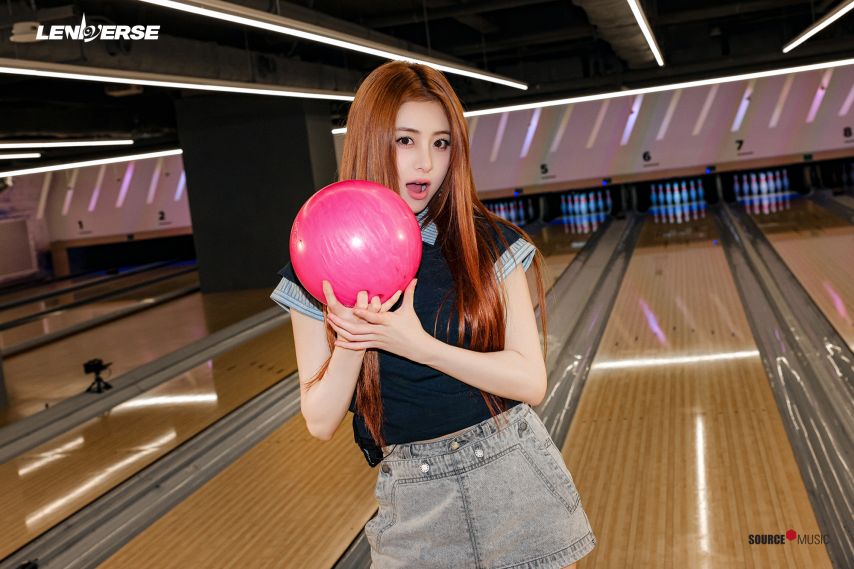 르세라핌 LENIVERSE ‘볼링(을 곁들인) 은채야 20살 축하해’ Photo Sketch