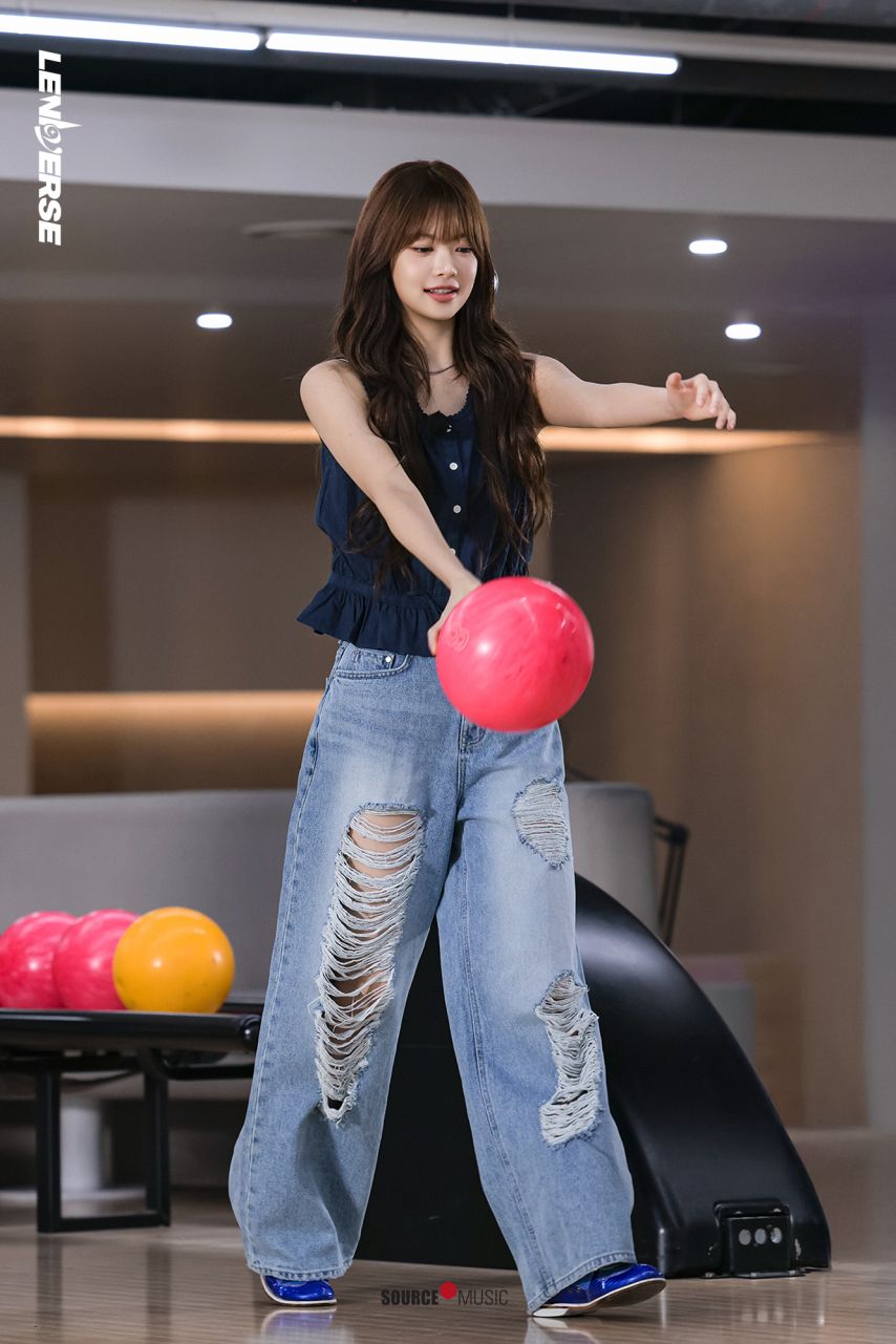 르세라핌 LENIVERSE ‘볼링(을 곁들인) 은채야 20살 축하해’ Photo Sketch