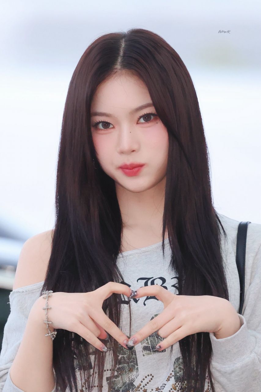 오늘 출국 아이사 (스테이씨)