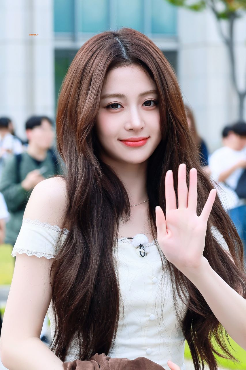르세라핌 허윤진