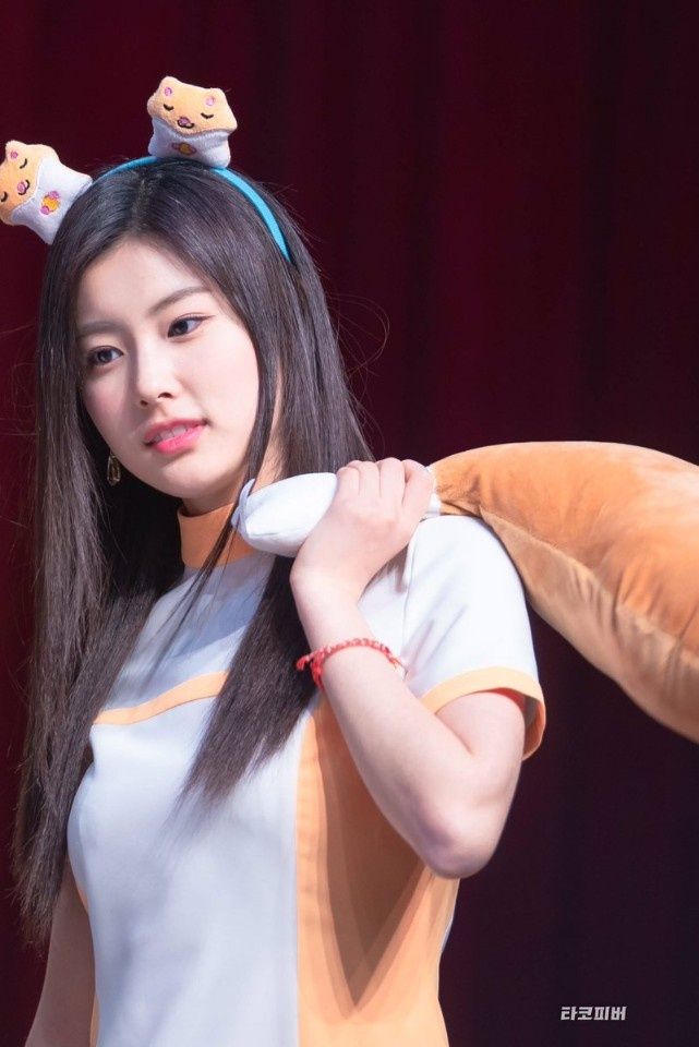 배우 강혜원