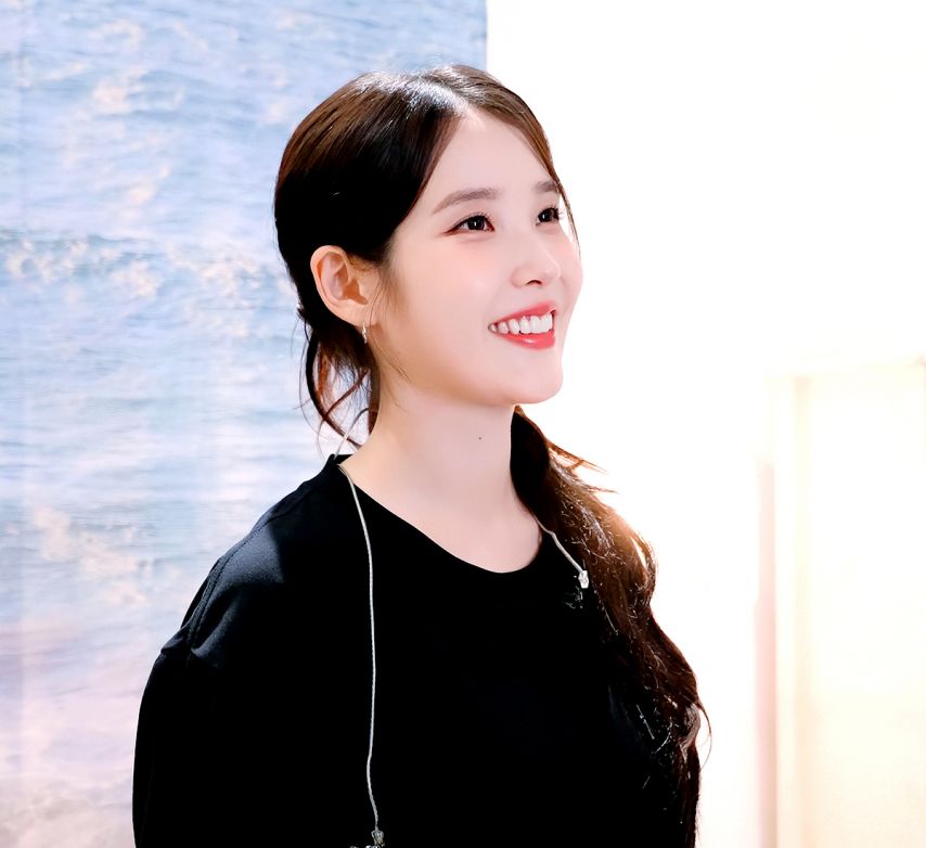 아이유 [IU TV] 17년 지기 내 친구 유애나랑.. 팬밋업 비하인드 . JPGIF (스압)
