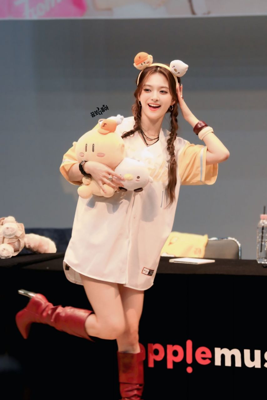 프로미스나인 이나경