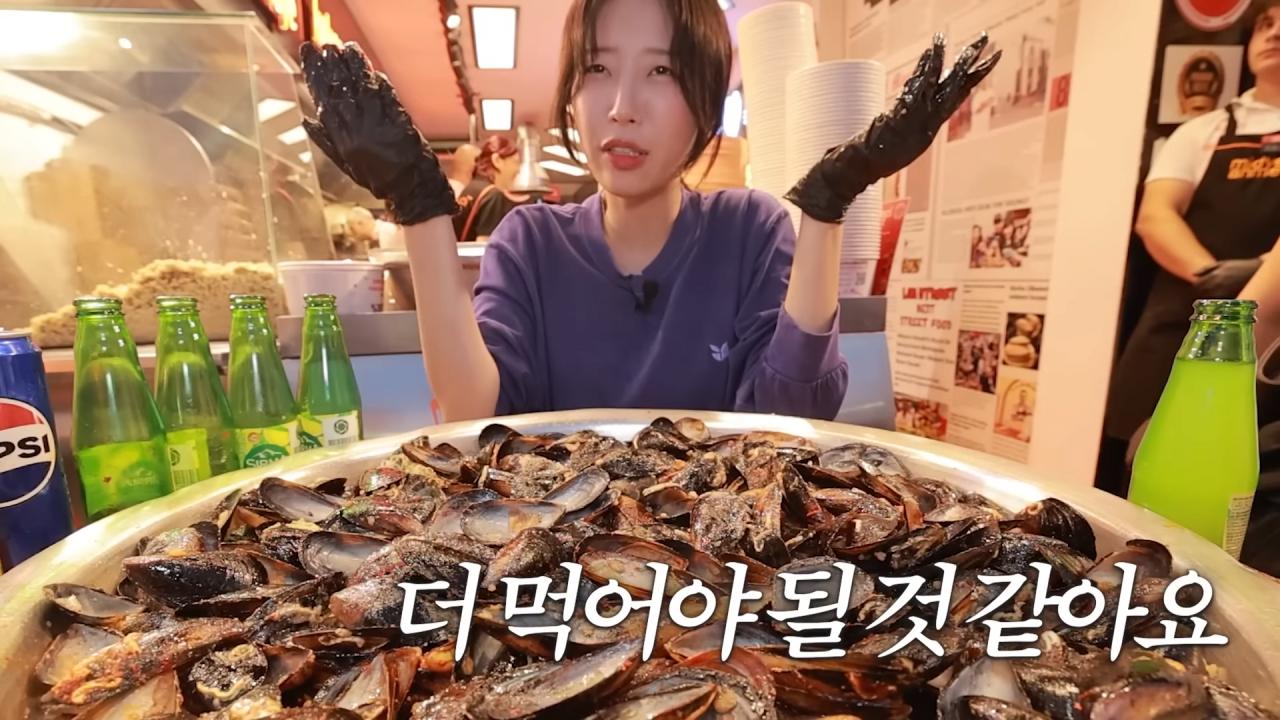 홍합밥 300개 먹방에 도전하는 쯔양 ㄷㄷㄷ