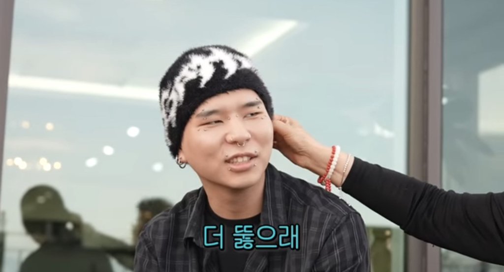 얼굴 피어싱만 17개라는 김지선 아들