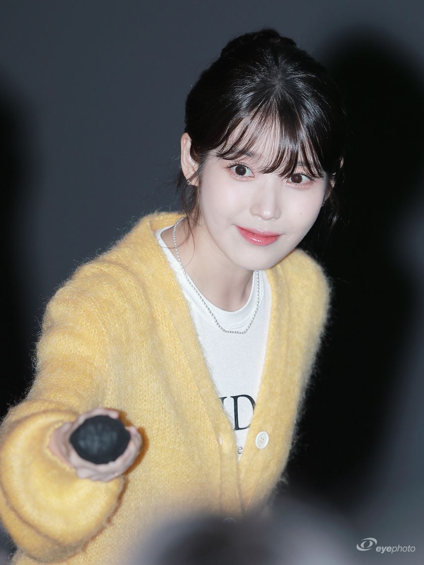 아이유 251013