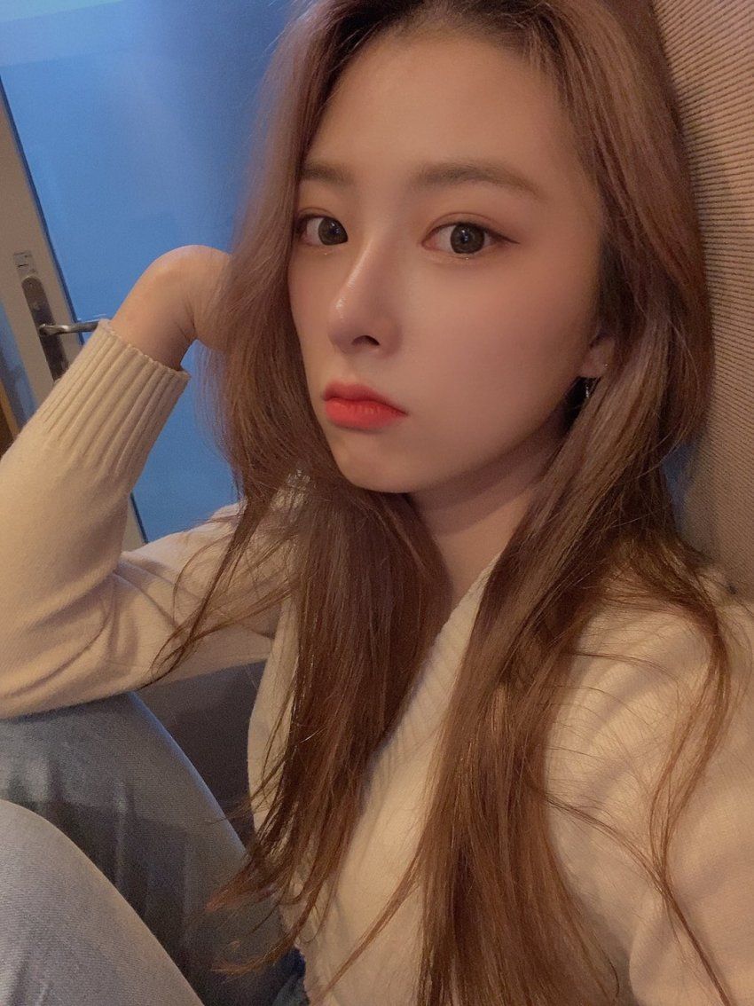 로켓펀치-윤경